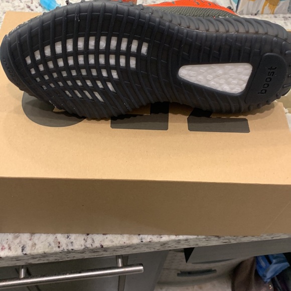 SOLD Yeeze boost 350 v2 - Picture 6 of 8